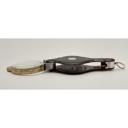 740 - A Victorian magnifying glass with tortoise shell covers. length: 6.8 cm.