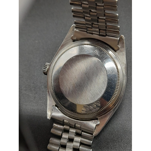 55 - A Rolex Oyster Perpetual Datejust Gents Watch. Stainless steel strap and case - 36mm. Silver-tone di... 