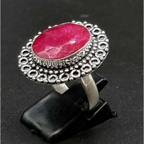 738 - A Natural Ruby Silver Ring. Size S. 7.15g.