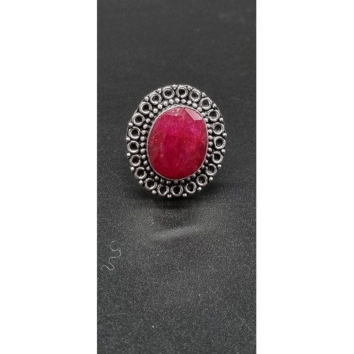 738 - A Natural Ruby Silver Ring. Size S. 7.15g.