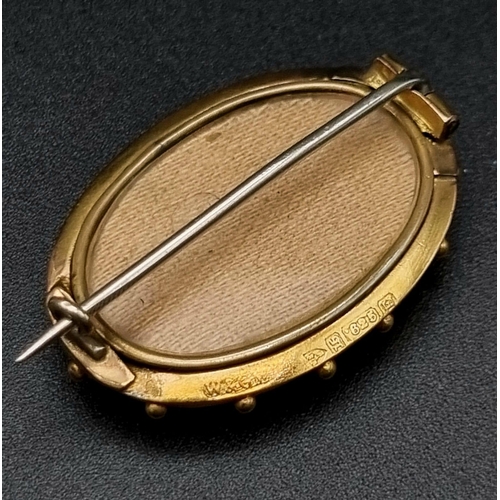 24 - A Victorian, 15 K yellow gold brooch locket with a seed pearl at centre. Dimensions: 31 x 22 x 5 mm,... 