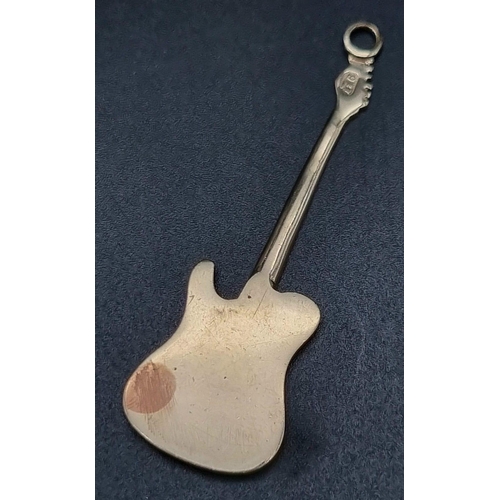 88 - 9k yellow gold guitar pendant, approx. 53mm, total weight 5.2 grams