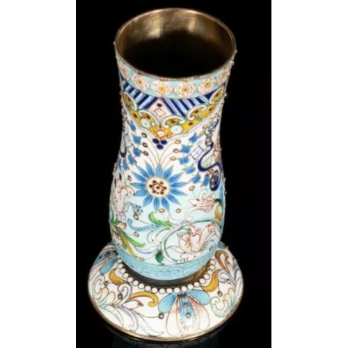 30 - Magnificent Russian silver and enamel large cup vase 
Total weight: 171.57 grams. Dimensions: 11.6cm... 