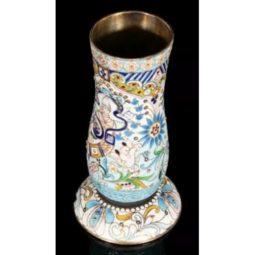 30 - Magnificent Russian silver and enamel large cup vase 
Total weight: 171.57 grams. Dimensions: 11.6cm... 