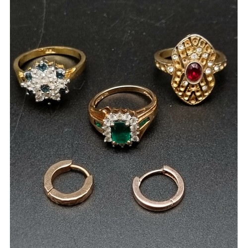 763 - A 10K Yellow Gold Green and White Stone Ring.
Size M. 3.5g - Plus two yellow metal and colourful sto... 