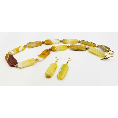 168 - A fashionable, banded agate, necklace and earrings set, perfect for the summer holidays. Necklace le... 