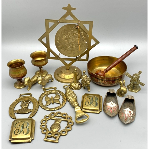 982 - A Varied Selection of Brass Cups and Ornaments.