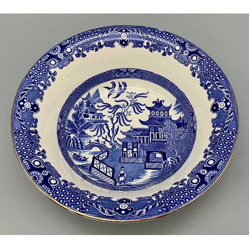 987 - AN EARLY 1900'S BURLEIGH WARE BOWL WITH THE WILLOW PATTERN.  21cms DIAMETER