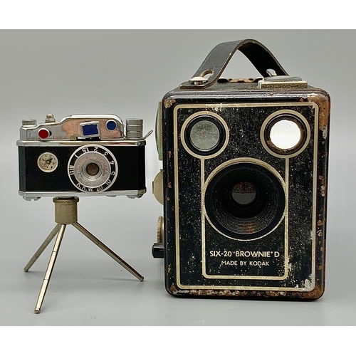 991 - A Vintage Brownie D Camera in Case plus a Vintage camera novelty table lighter! A/F