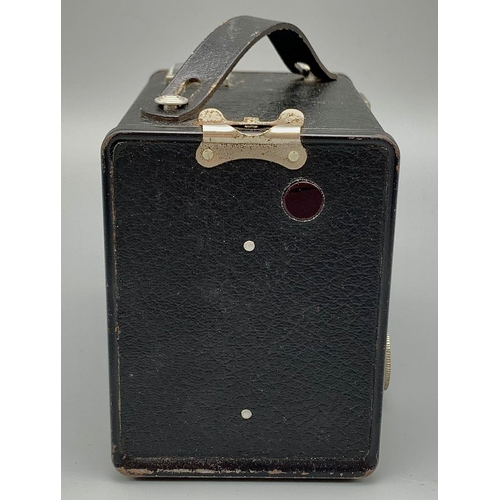 991 - A Vintage Brownie D Camera in Case plus a Vintage camera novelty table lighter! A/F