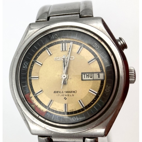 124 - A Wonderful Vintage Seiko Bell-Matic Gents Alarm Watch. Stainless steel strap and case - 42mm. Two-t... 