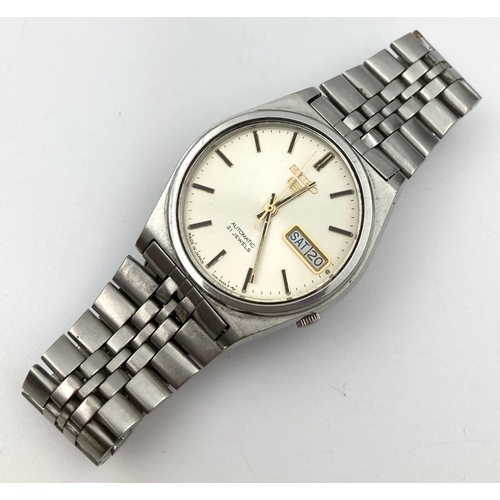 244 - A Vintage Seiko 5 Automatic Gents Watch. Stainless steel strap and case - 36mm. Champagne dial with ... 