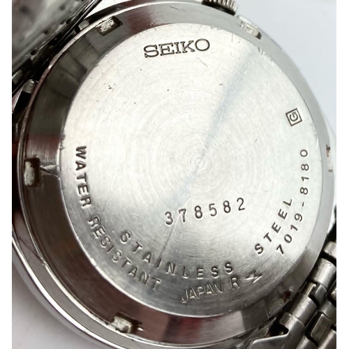 244 - A Vintage Seiko 5 Automatic Gents Watch. Stainless steel strap and case - 36mm. Champagne dial with ... 