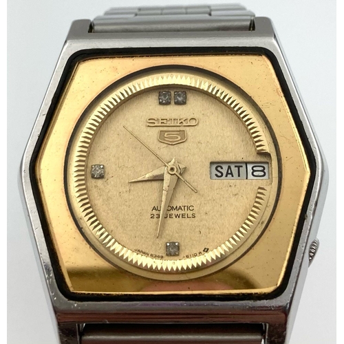 366 - A Vintage Automatic Golden Dial Seiko 5 Gents Watch. Stainless steel strap and case - 36mm. Day and ... 