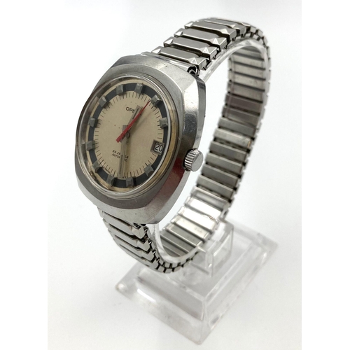 322 - A Vintage Opera Automatic Gents Watch. Expandable strap and stainless steel case - 39mm. Two-Tone di... 