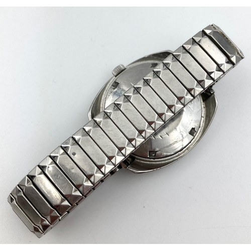 322 - A Vintage Opera Automatic Gents Watch. Expandable strap and stainless steel case - 39mm. Two-Tone di... 