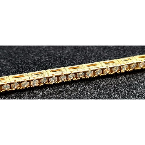 103 - A Pair of 14k Yellow Gold Pierced Link Bracelets. 19cm.
10.87g total weight.