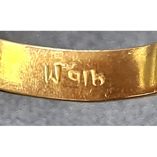 117 - A 21 K yellow gold ring with a central cross motif and knobs all round. ring size: S, weight: 5.9 g.