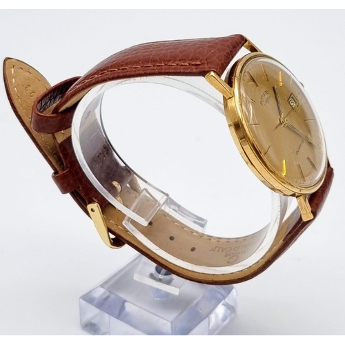 134 - A Rotary Quartz Gents 9k Gold Watch. Leather strap. 9K gold case - 33mm. Gold dial with date window.... 