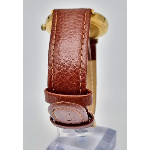 134 - A Rotary Quartz Gents 9k Gold Watch. Leather strap. 9K gold case - 33mm. Gold dial with date window.... 