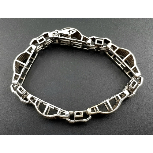 20 - A 10 K white gold bracelet with sapphires (some missing). Length: 18 cm, weight: 34.7 g.