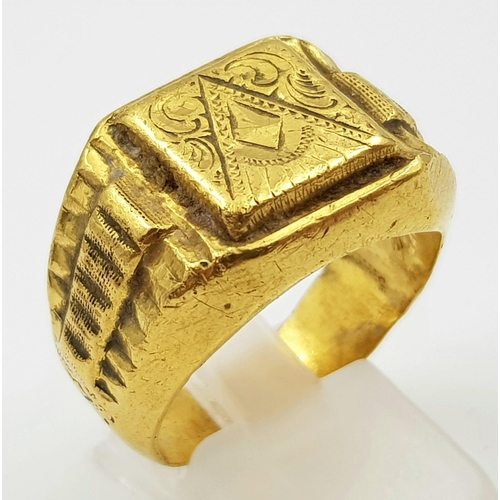 44 - A rarely seen Chinese, gents ring, 22 K yellow gold, hand engraved and hallmarked. Ring size: T, wei... 