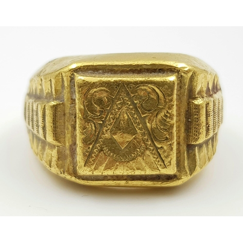 44 - A rarely seen Chinese, gents ring, 22 K yellow gold, hand engraved and hallmarked. Ring size: T, wei... 