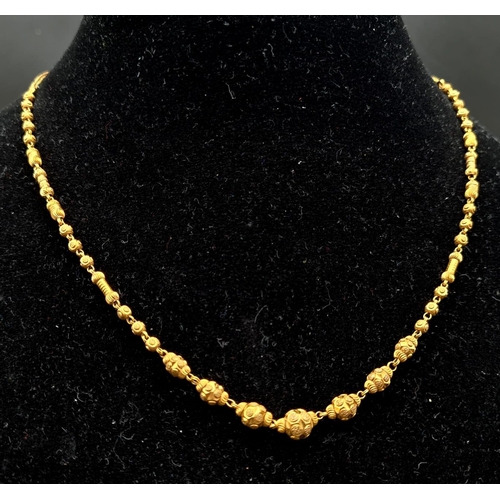 52 - An 18 K yellow gold Indian necklace and earrings set. Necklace length: 42 cm, earrings length: 2.7 c... 