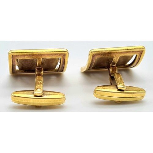 447 - A 14k Yellow Gold (tested) Bloodstone Set of Cufflinks.
18.6g.