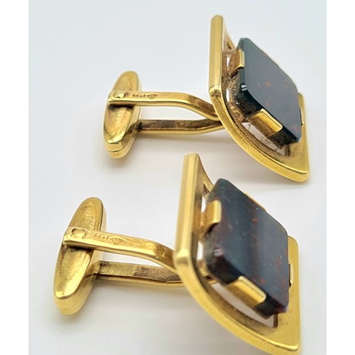 447 - A 14k Yellow Gold (tested) Bloodstone Set of Cufflinks.
18.6g.