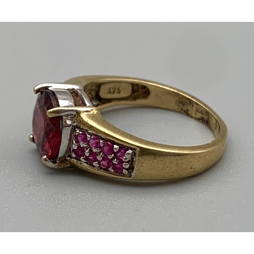 559 - A 9K Yellow Gold Fancy Pink and Red Stone Ring. Size J 1/2. 3g.