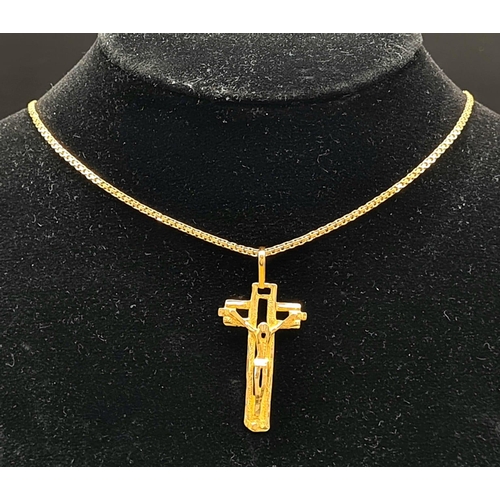 131 - An 18 K yellow gold cross and chain. Chain length: 73 cm, total weight: 11.56 g.