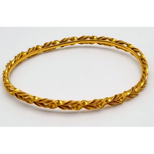 16 - Six bangles, 20 K yellow gold, with the same design. Total weight: 99.9 g