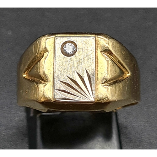 188 - A 14 K yellow gold gents ring with a single diamond. Ring size: T, weight: 4.3 g.