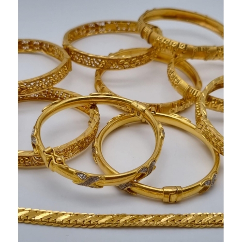 23 - An exciting lot of mainly 18 K yellow gold items (too numerous to list) totalling 490 g in weight.