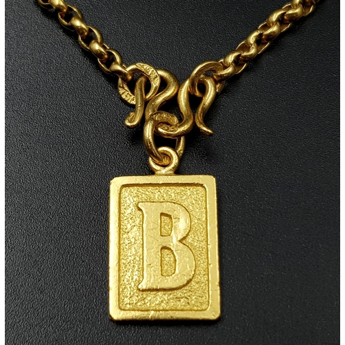 30 - A 22 K yellow gold pendant (with letter B) and chain. Length: 65 cm, total weight: 19 g. A/F