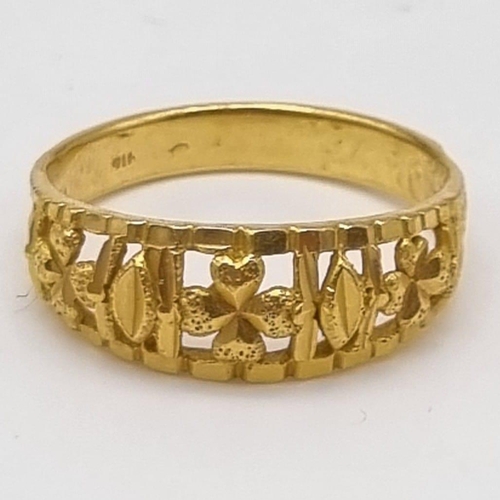 73 - An 18 K yellow gold ring with pierced design. Ring size: X, weight: 7.4 g.