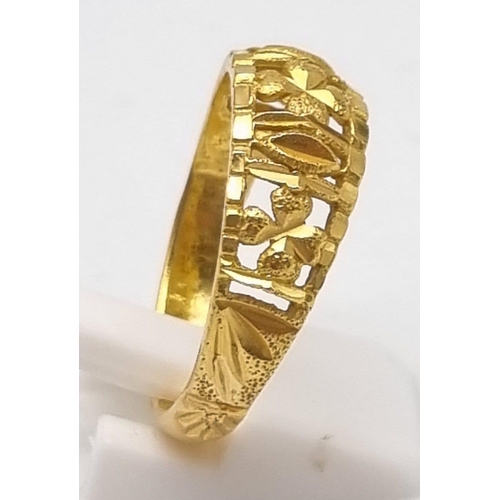 73 - An 18 K yellow gold ring with pierced design. Ring size: X, weight: 7.4 g.