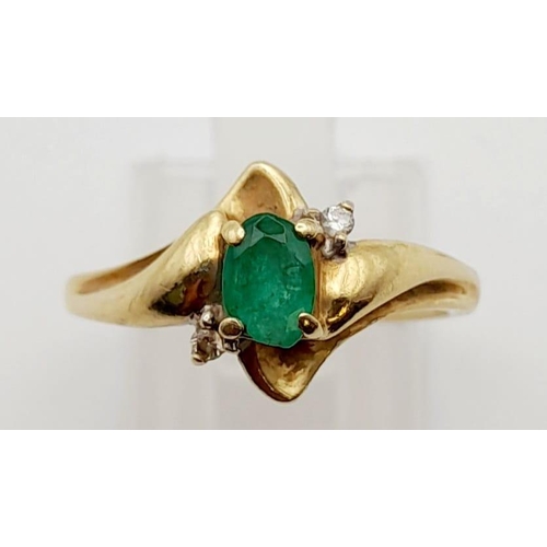 538 - 9K Yellow Gold Diamond and Emerald Cluster Ring. Size N. 2.6g