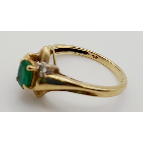 538 - 9K Yellow Gold Diamond and Emerald Cluster Ring. Size N. 2.6g