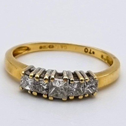 567 - 18K YELLOW GOLD DIAMOND 5 STONE RING. 0.70CT. SIZE P. 2.8G.