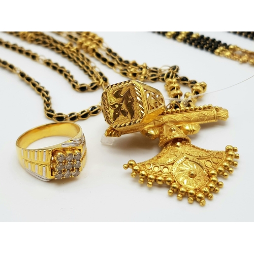 13 - A MIXED LOT OF JEWELLERY TO INCLUDE:
A 21K GOLD BLACK STONE SET NECKLACE AND RING. 42.85gms.
AN 18K ... 