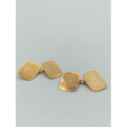 125 - Vintage pair of 9 carat GOLD chain linked cufflinks having full UK hallmark. 3.9 grams.