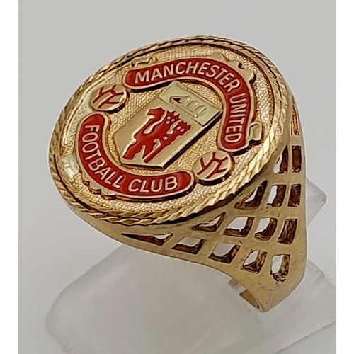 186 - 9K Yellow Gold Manchester United Emblem Ring 5.5g. Size S