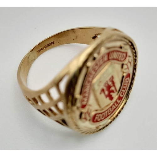 186 - 9K Yellow Gold Manchester United Emblem Ring 5.5g. Size S