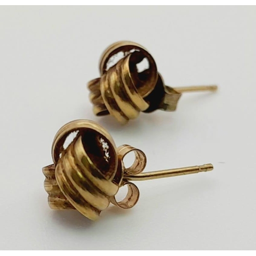 421 - 9K Yellow Gold Knot Stud Earrings 0.7g