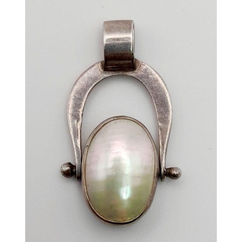 554 - Sterling Silver Mother of Pearl Set Spinning Pendant 5.2g