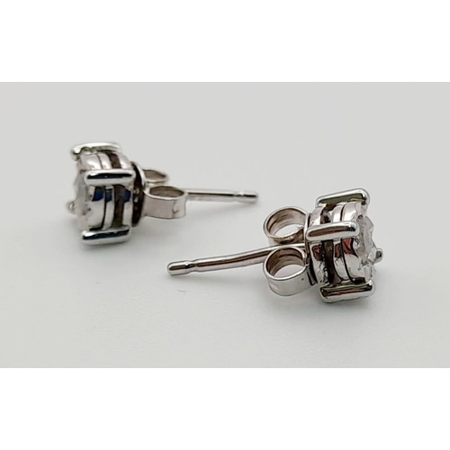 428 - 9K White Gold Diamond Set Stud Earrings 1.1g