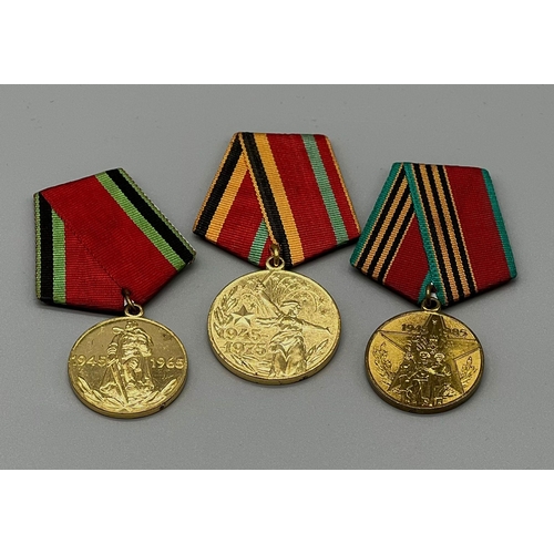 427 - A collection of Russian Medals and Badges including Advanced Guard (Red Guard) Badge