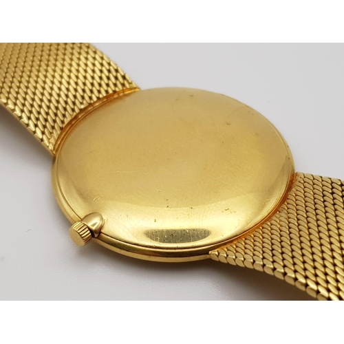 54 - A gents, Vacheron & Constantin, 18 K yellow gold watch. Slim body, with 32 mm dial, white metal face... 